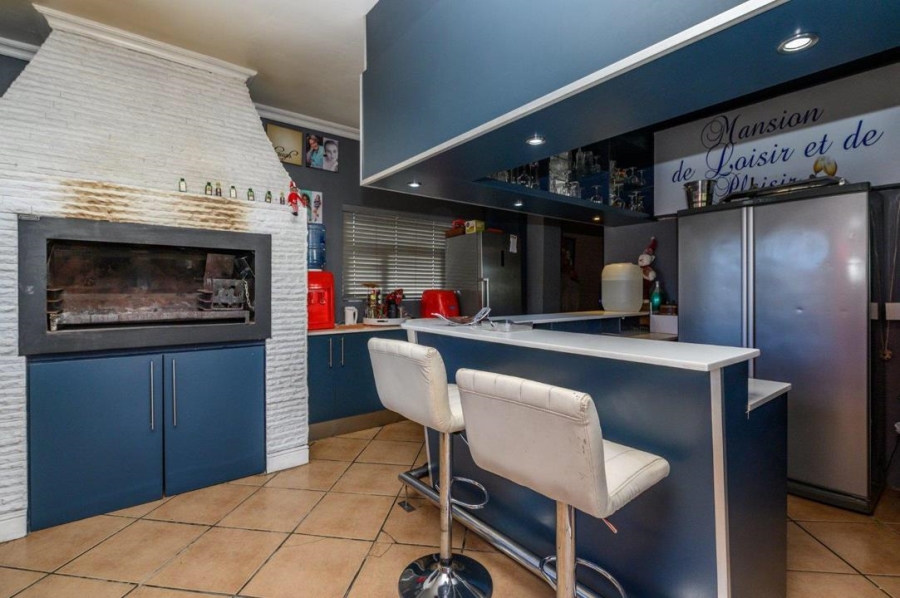 5 Bedroom Property for Sale in Van Riebeeck Hoogte Eastern Cape